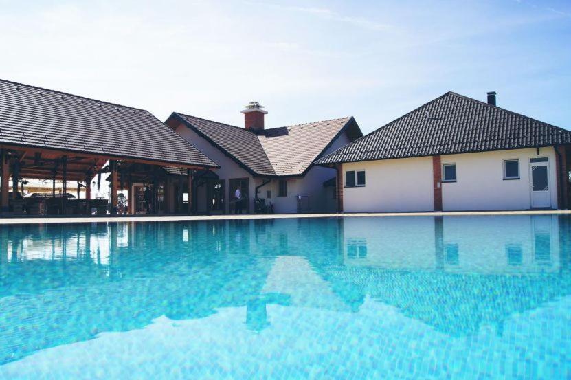 Hotel Intergaj Bijeljina Extérieur photo